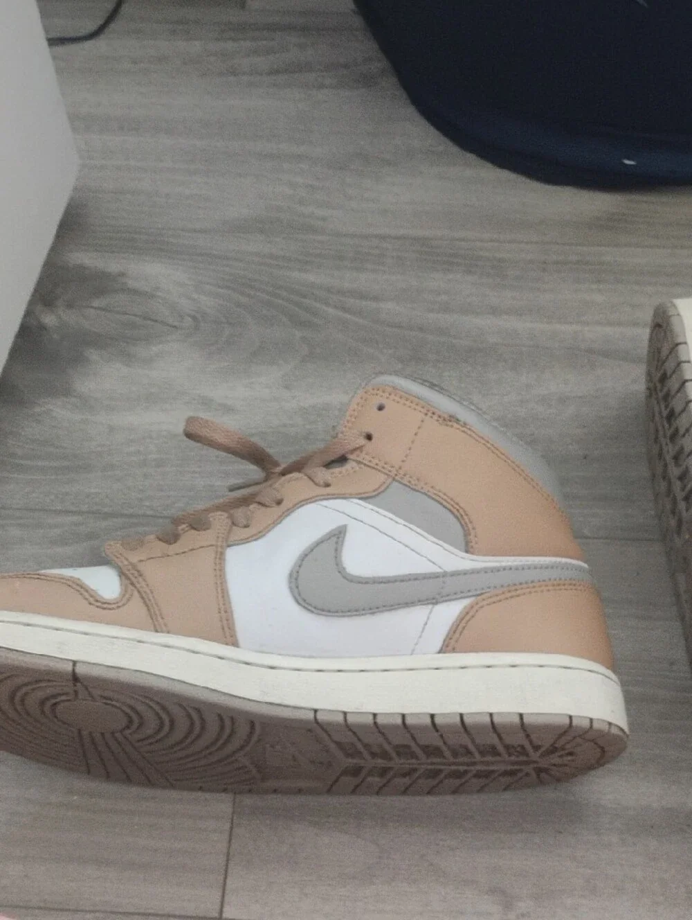 Jordan 1s Peach Tanish
